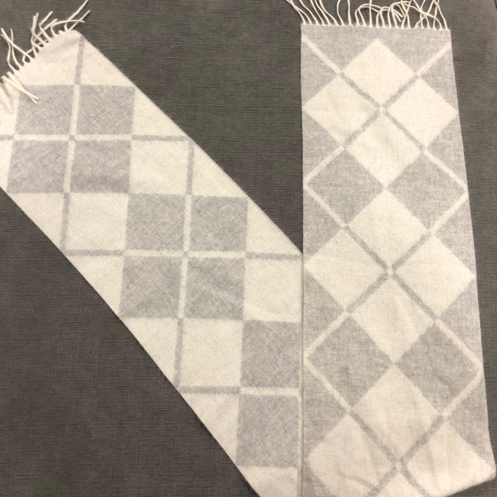 Cashmere scarf never worn